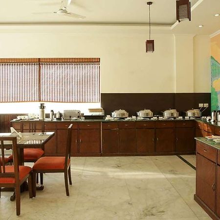 Comfort Hotel Dewa Retreat Rishīkesh Ресторант снимка