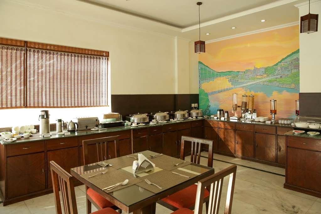 Comfort Hotel Dewa Retreat Rishīkesh Ресторант снимка