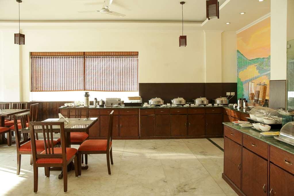 Comfort Hotel Dewa Retreat Rishīkesh Ресторант снимка